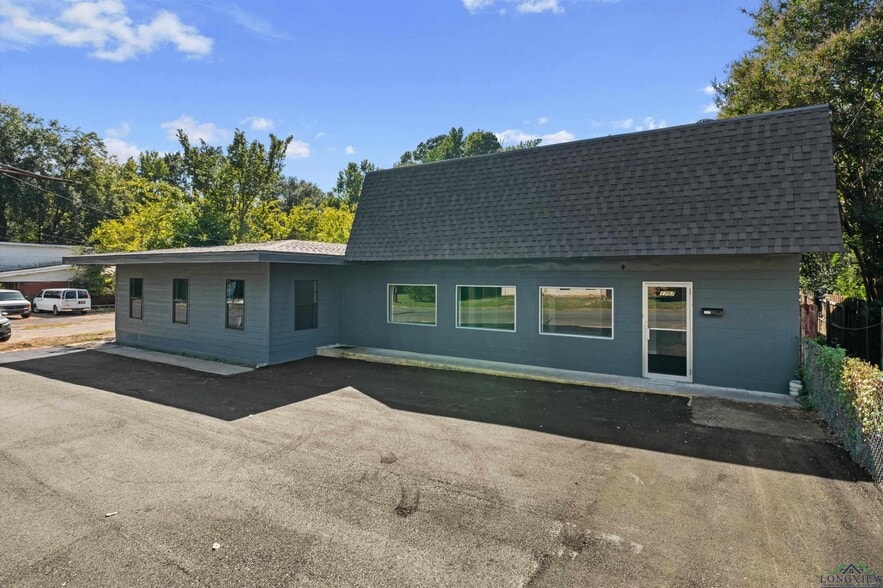 More Photos Of 1709 Bomar St, Marshall Office For Sale