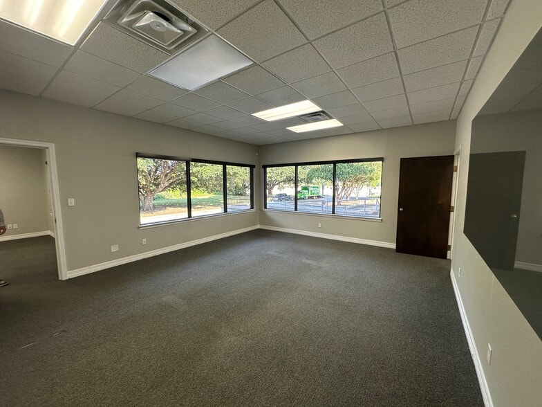 More Photos Of 320 Purcey St, Fort Worth Office For Sale