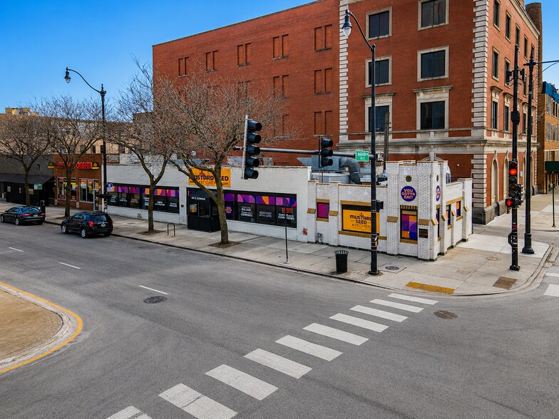 More Photos Of 49 E Cermak Rd, Chicago Restaurant For Lease