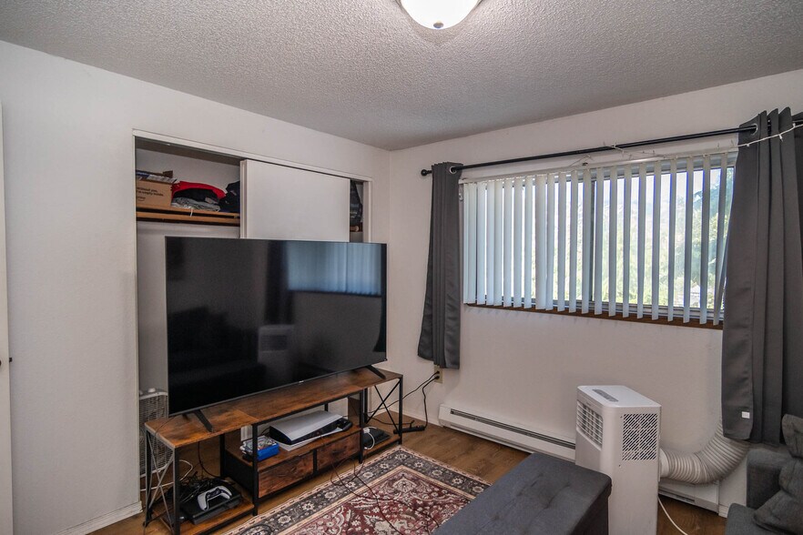 More Photos Of 1023 SE Cobb St, Roseburg Apartments For Sale