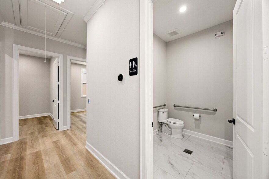 More Photos Of 1325 Main Street, Katy Medical For Sale