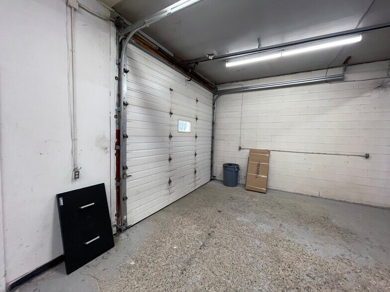 More Photos Of 2015 Hamburg St, Schenectady Flex For Sale