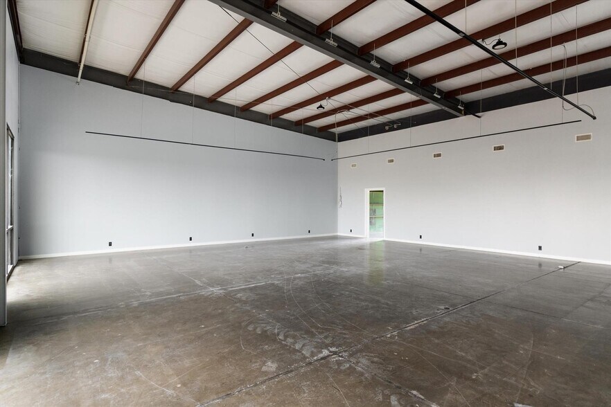 More Photos Of 21891 Highway 80, Wills Point Flex For Lease