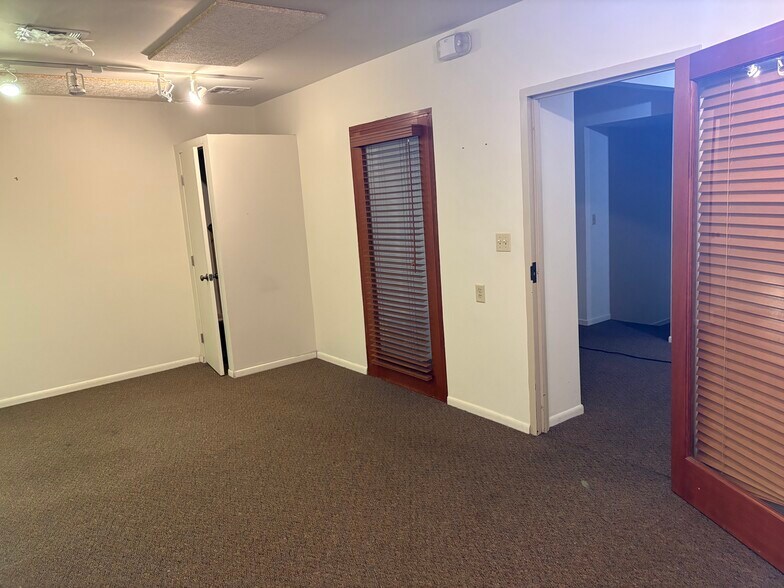 More Photos Of 1210-1214 E Green St, Pasadena Office For Lease