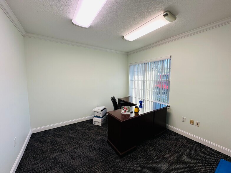 More Photos Of 6817 Southpoint Pky, Jacksonville Office For Lease