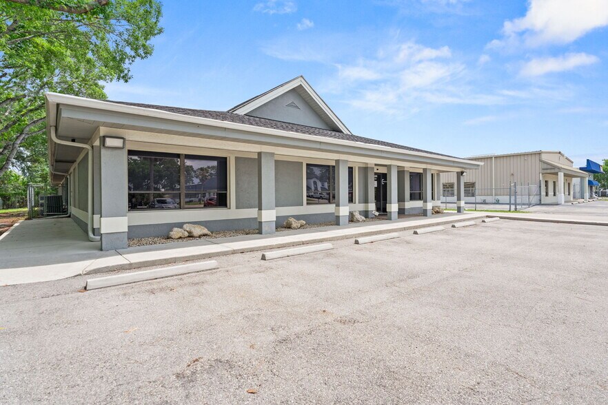 More Photos Of 6241 Arc Way, Fort Myers Office For Sale