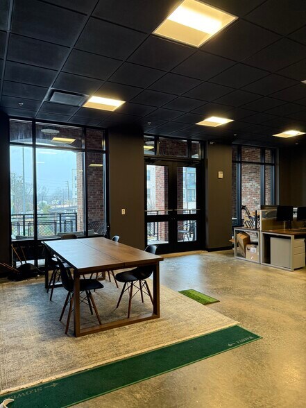 More Photos Of 5009 W Broad St, Sugar Hill General Retail For Lease