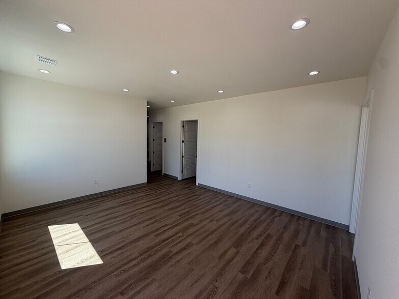 More Photos Of 3204 118th St, Lubbock Flex For Lease