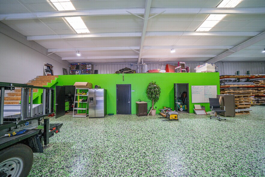 More Photos Of 2312 Bruner Ln, Fort Myers Warehouse For Lease