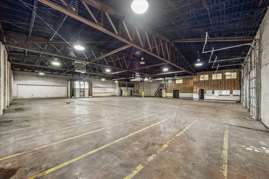 Primary Photo Of 7001 Lyons Ave, Houston Food Processing For Sale