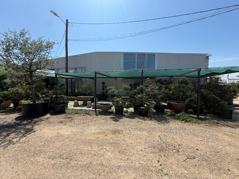 More Photos Of 4022 Broadway Blvd, Garland Freestanding For Sale