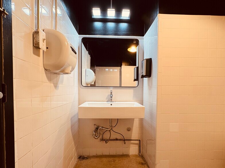 More Photos Of 252 W 38th St, New York Office For Lease