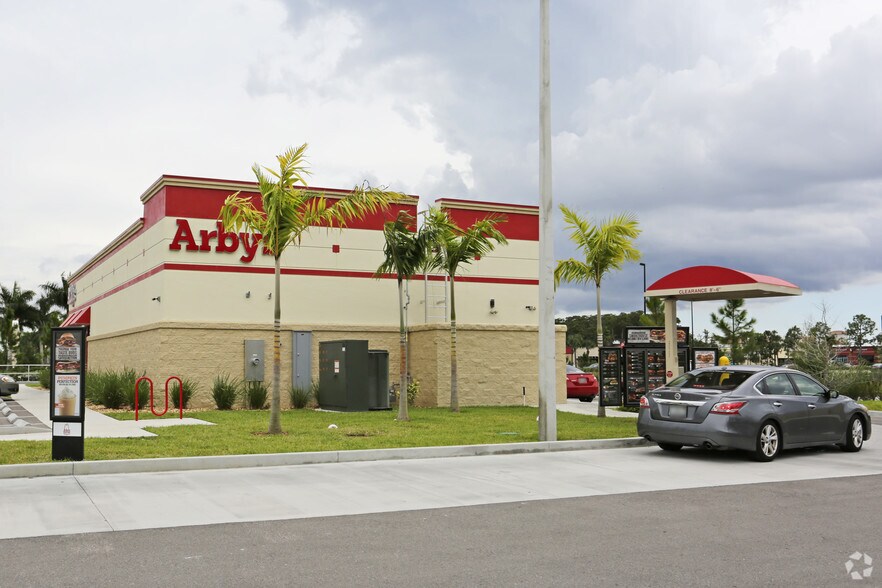More Photos Of 16461 Corporate Commerce Way, Fort Myers Fast Food For Lease