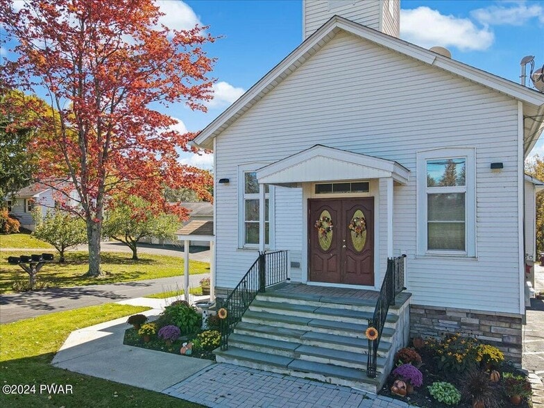 More Photos Of 186 Ledgedale Rd, Lake Ariel Apartments For Sale
