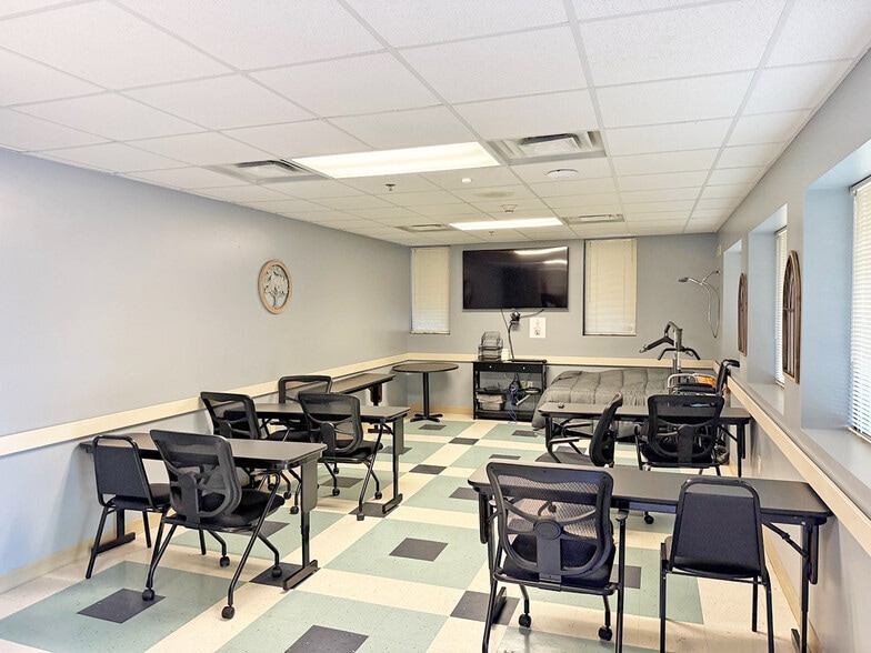 More Photos Of 2433 Regency Rd, Lexington Medical For Sale