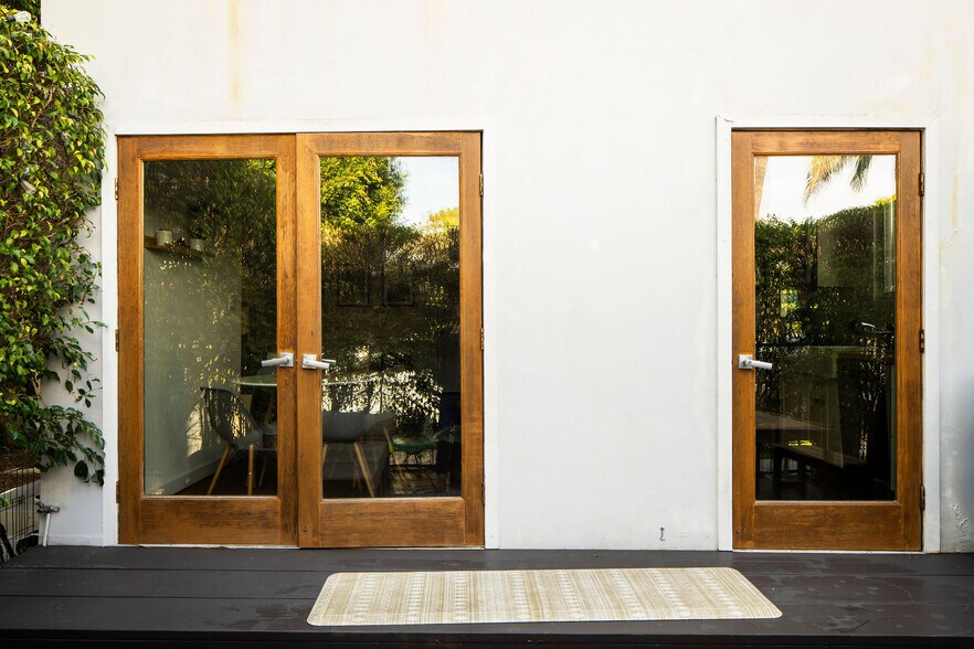 More Photos Of 608 Westminster Ave, Venice Apartments For Sale