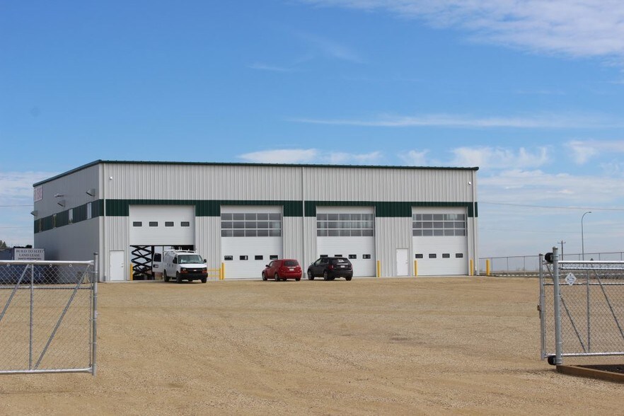 More Photos Of 41 Queensgate Cres, Blackfalds Manufacturing For Lease