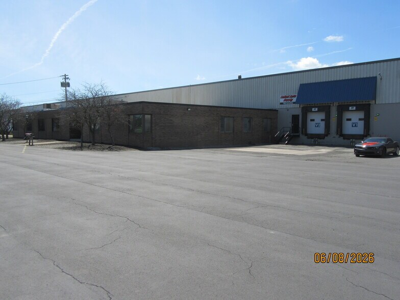 More Photos Of 4472 Steelway Blvd N, Liverpool Warehouse For Lease