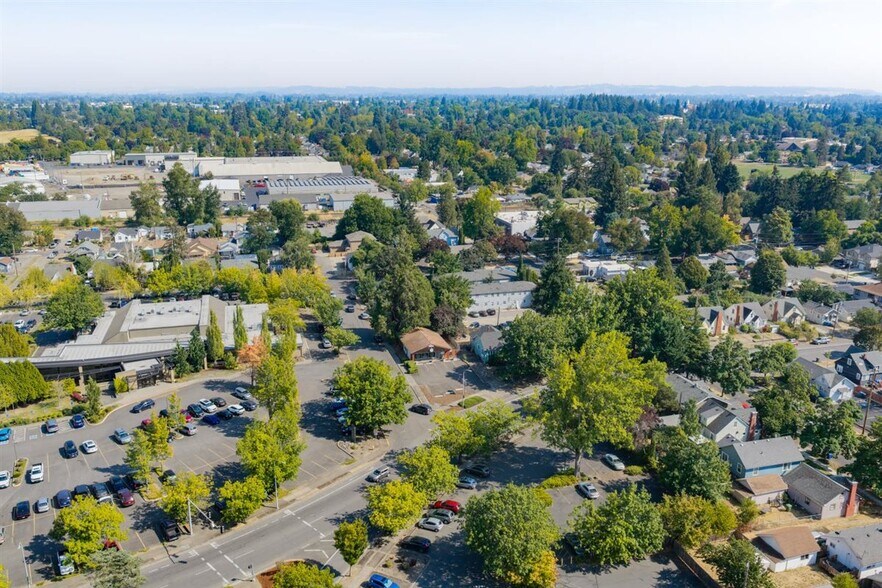 More Photos Of 1890 Capitol St NE, Salem Freestanding For Sale