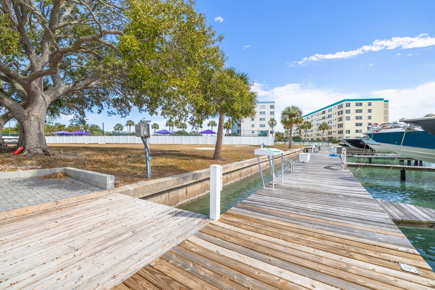 More Photos Of 5814 Skimmer Point S blvd, Gulfport Marina For Sale