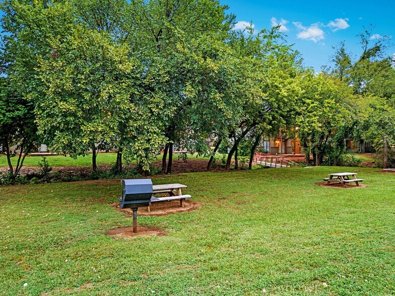 More Photos Of 3000 S 9th St, Chickasha Apartments For Sale