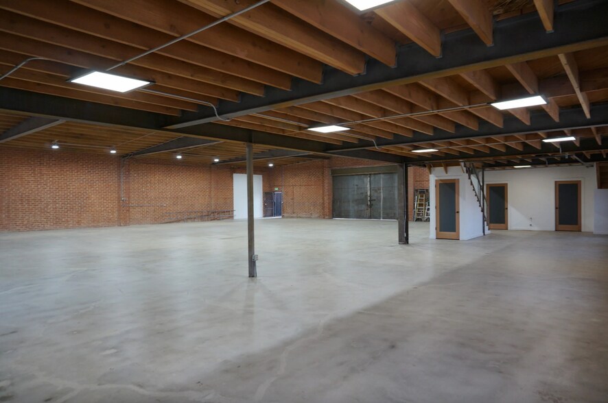 More Photos Of 1604 Venice Blvd, Los Angeles Showroom For Lease