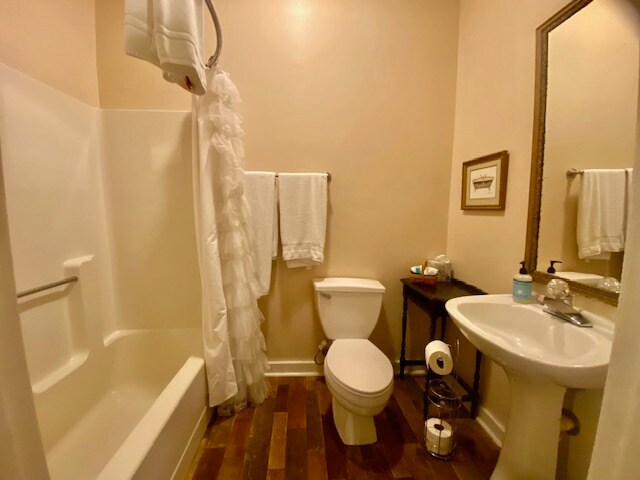 More Photos Of 313 S Green St, Glasgow Hospitality For Sale