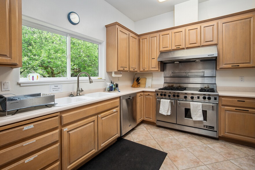 More Photos Of 459 Galice Rd, Merlin Religious Facility For Sale