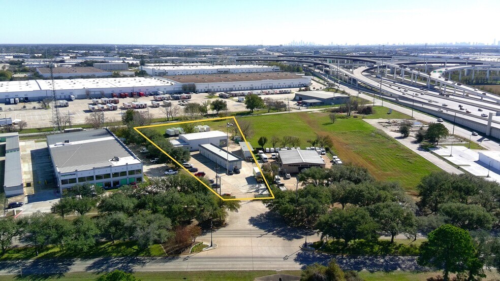 More Photos Of 7230 Senate Ave, Houston Service For Sale