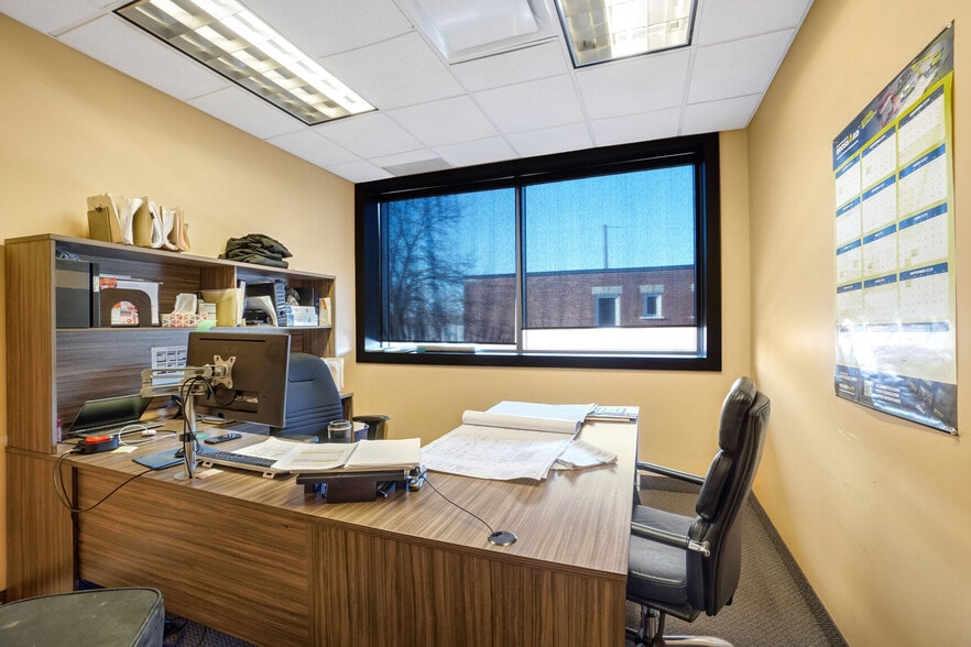 More Photos Of 8127 Boul Saint-Michel, Montréal Office For Lease