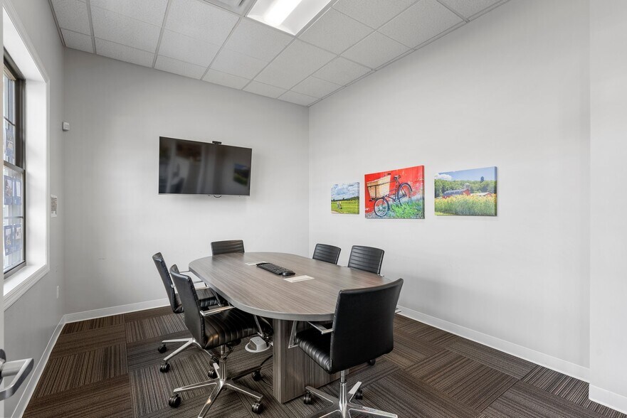 More Photos Of 855 Farmington Ave, Farmington Office For Lease