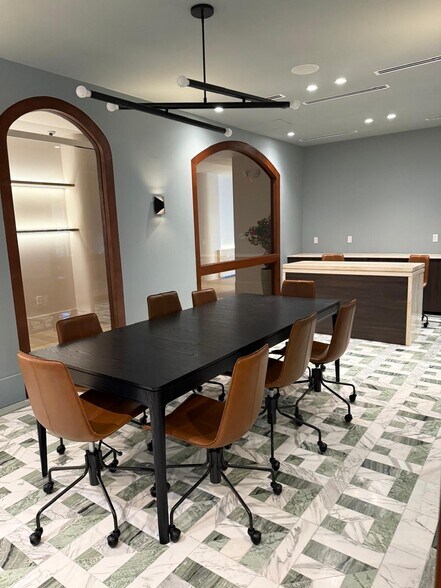 More Photos Of 7320 Biscayne Blvd, Miami Storefront Retail Office For Lease