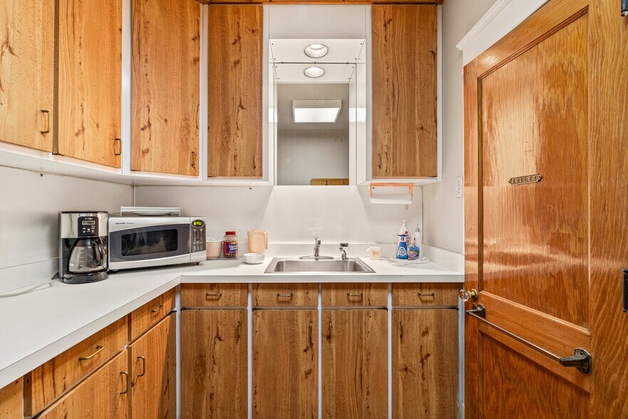 More Photos Of 13044 Bustleton Ave, Philadelphia Medical For Sale