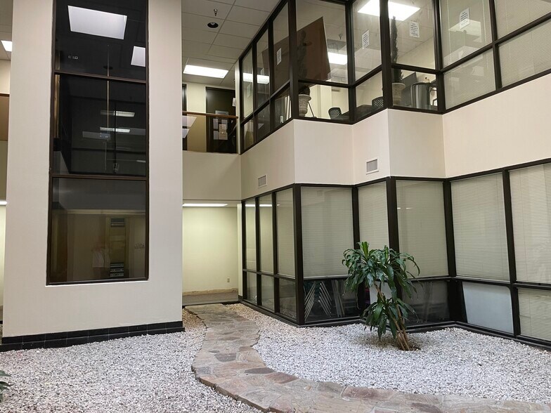 More Photos Of 12959 Jupiter Rd, Dallas Office For Sale