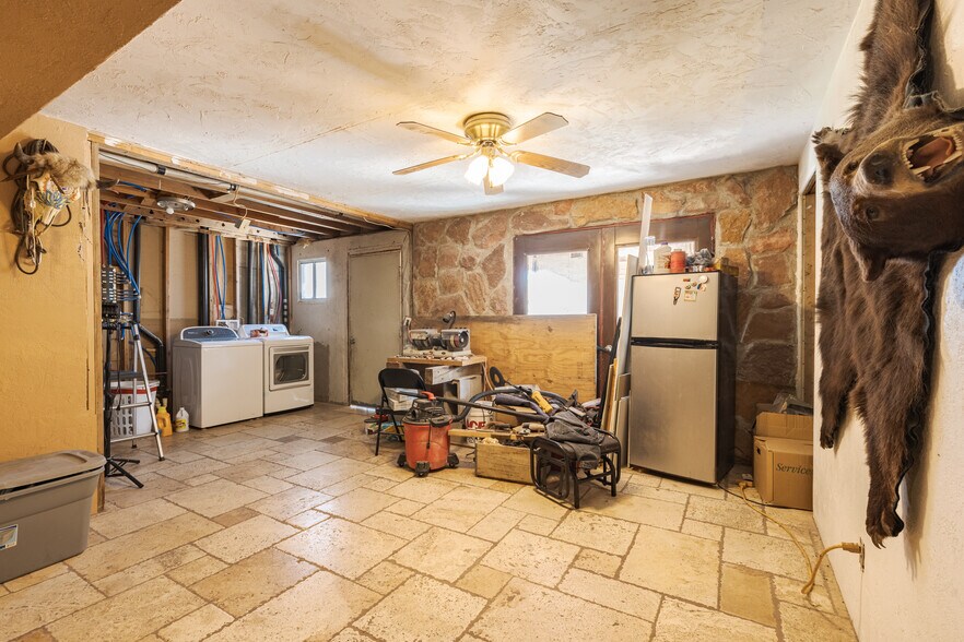 More Photos Of 481 W 100 N, Hurricane Specialty For Sale