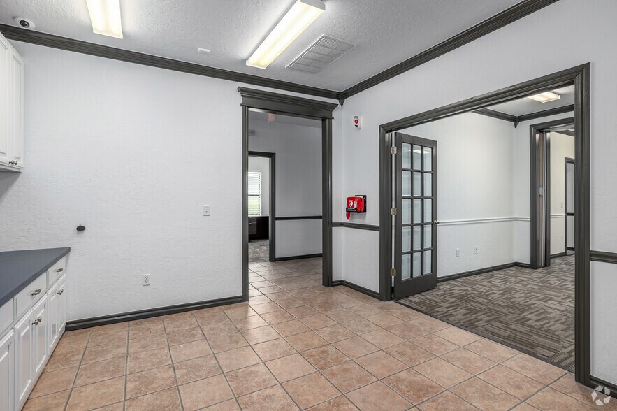 More Photos Of 9400 S I-35 Service Rd, Moore Office For Sale