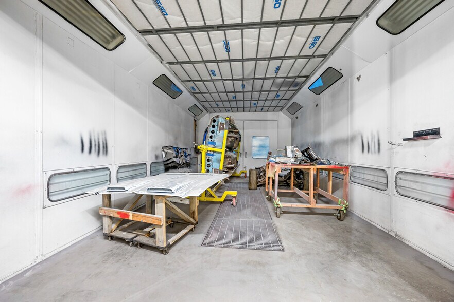 More Photos Of 1441 Central Ave, Columbus Auto Repair For Lease