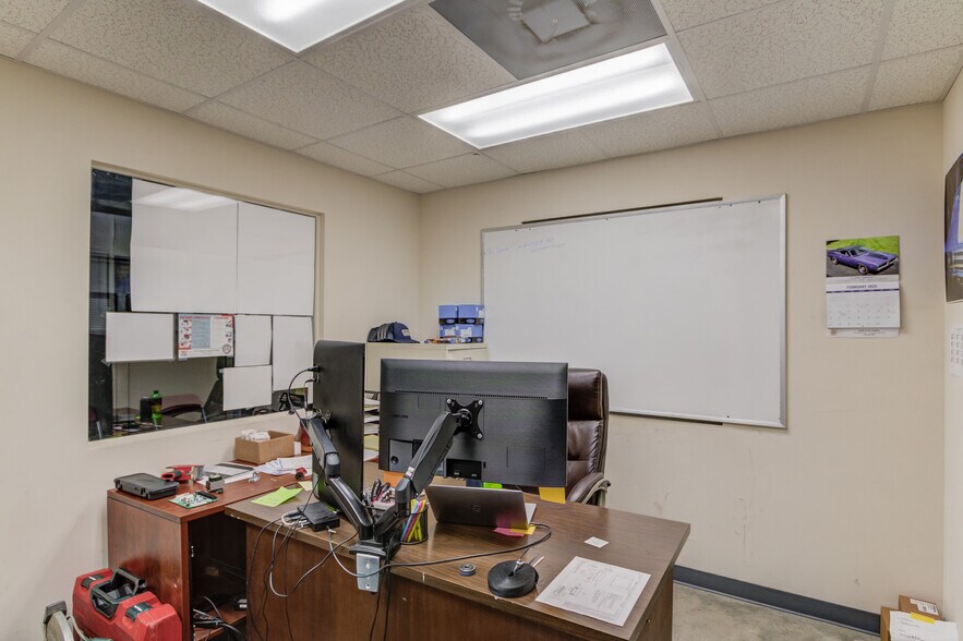 More Photos Of 3743 Old Flowery Branch Rd, Oakwood Warehouse For Lease