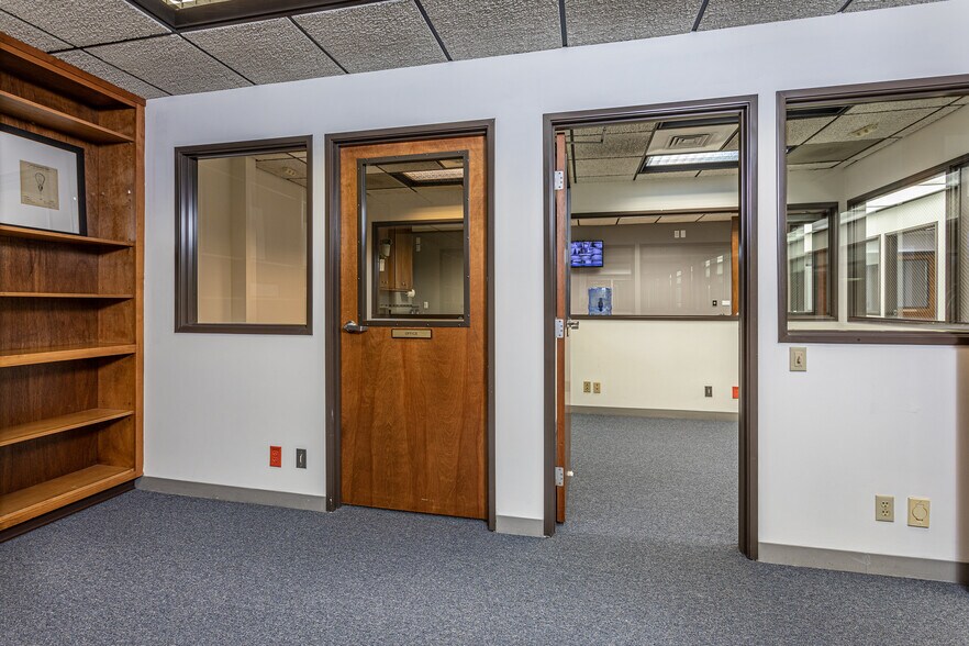 More Photos Of 132-142 W Verdugo Ave, Burbank Unknown For Lease
