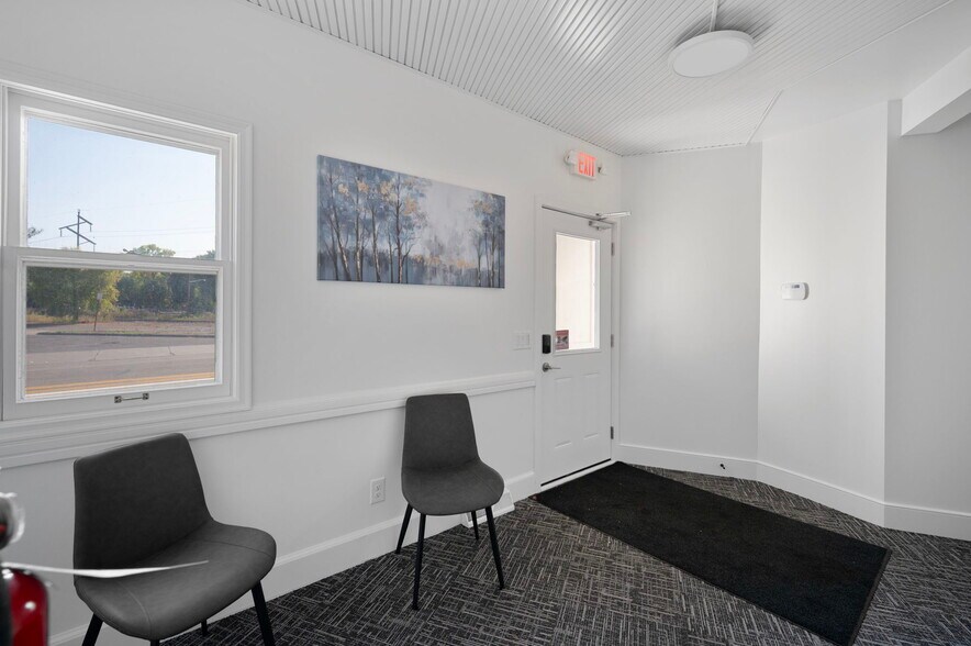 More Photos Of 4740 N 42nd Ave, Golden Valley Freestanding For Lease