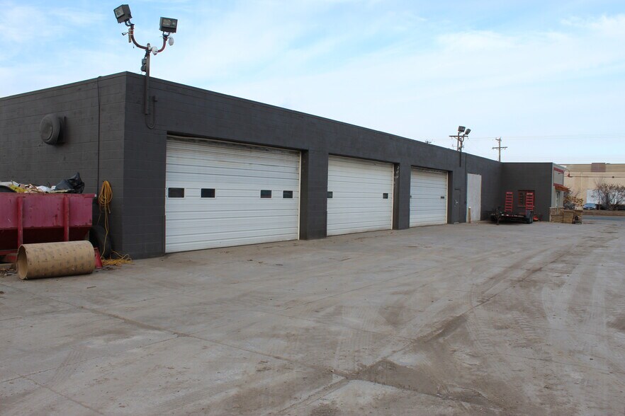 More Photos Of 541 W 90th St, Bloomington Showroom For Sale