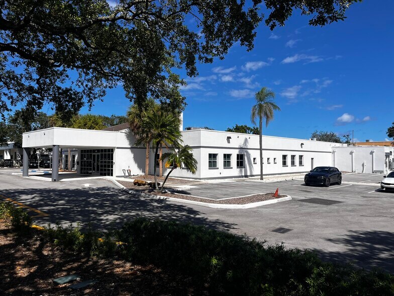 Primary Photo Of 4650 N Dixie Hwy, Oakland Park Medical For Lease