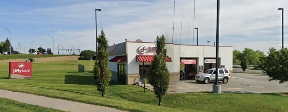 More Photos Of 6630 N 72nd St, Omaha Auto Repair For Sale