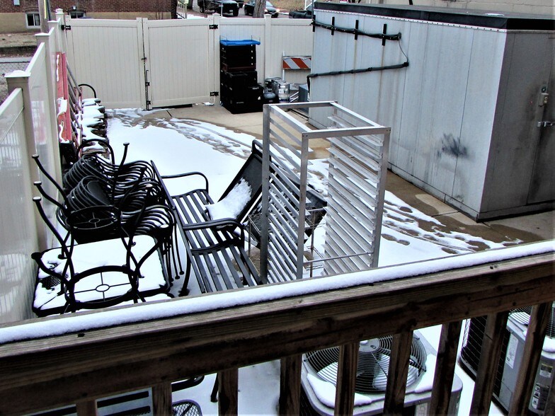 More Photos Of 6931 Gravois Ave, Saint Louis Restaurant For Lease