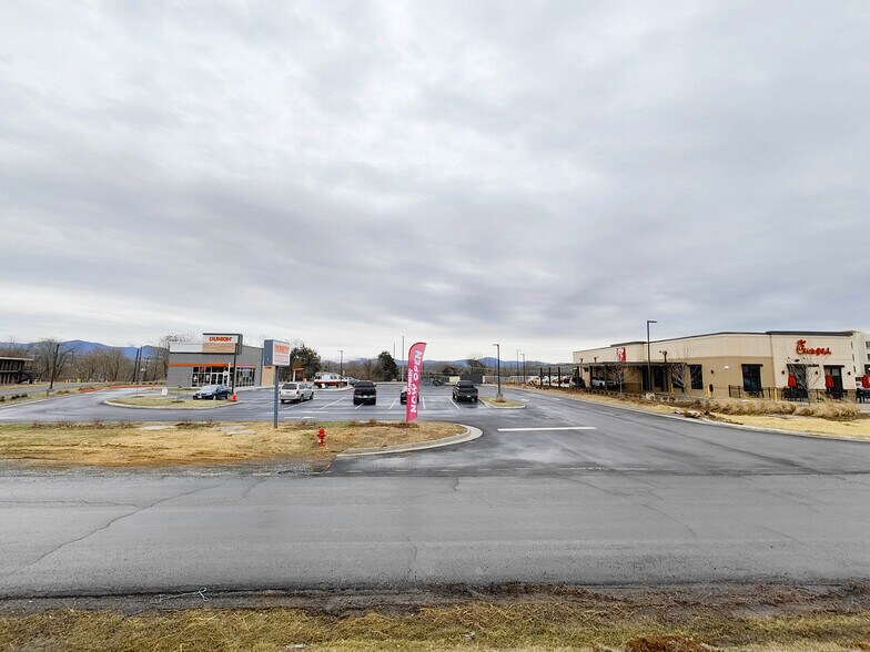 More Photos Of 20 Econo Ln, Lexington General Retail For Lease