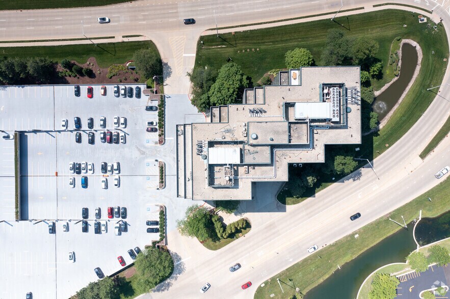 More Photos Of 18W100 W 22nd St, Oakbrook Terrace Office For Lease