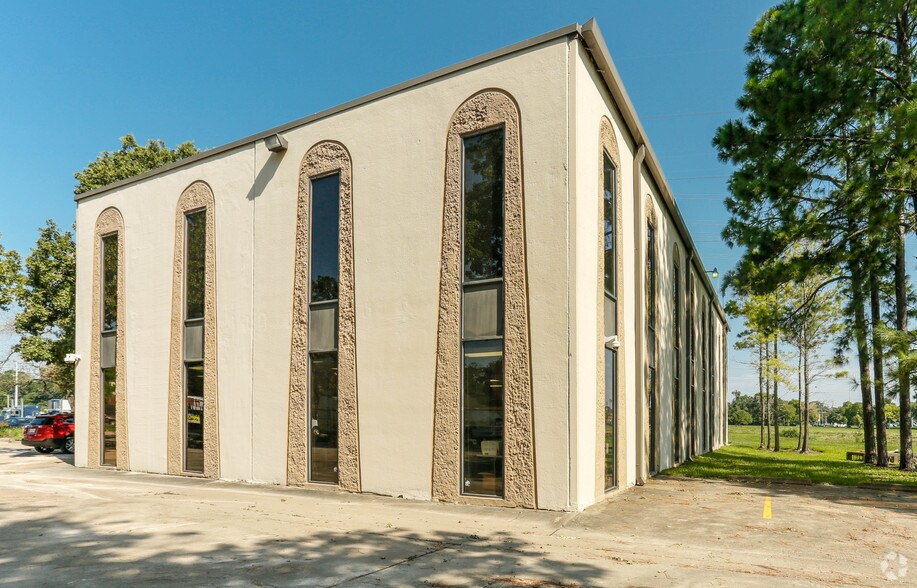 More Photos Of 2916 W TC Jester Blvd, Houston Office For Sale