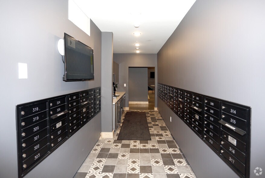 More Photos Of 5858 N College Ave, Indianapolis Apartments For Lease