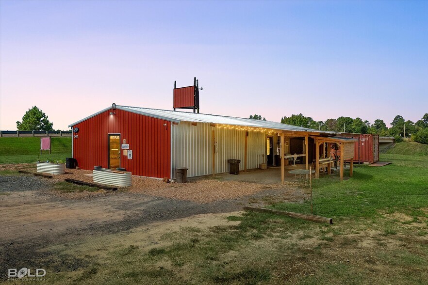 More Photos Of 7318 Ida State Line rd, Ida Bar For Sale