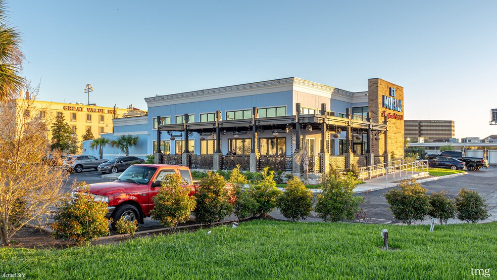 More Photos Of 6501 SW Freeway, Houston Restaurant For Sale